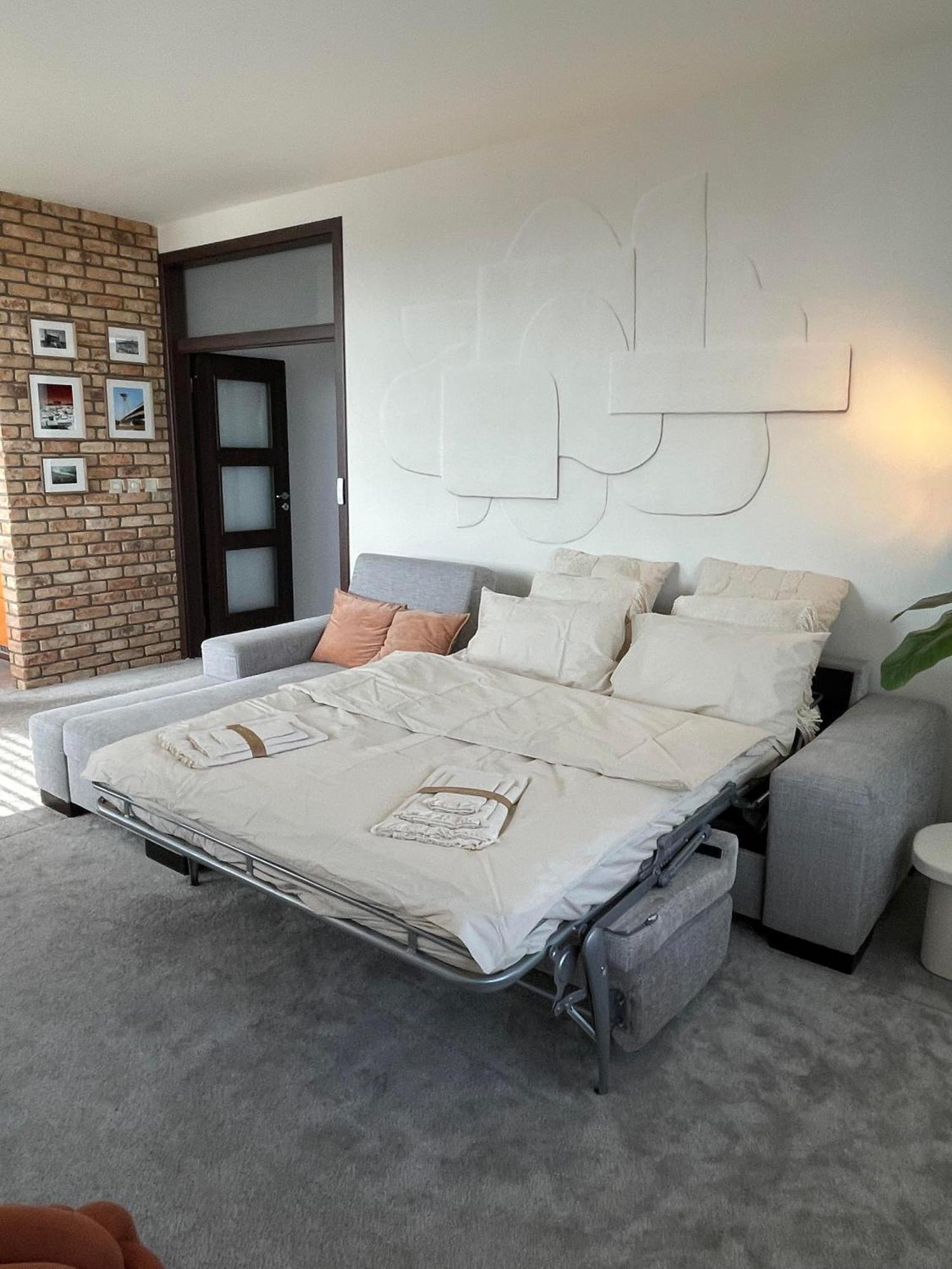 Panorama View Design Apt In Old Town - Free Parking ブラチスラヴァ エクステリア 写真