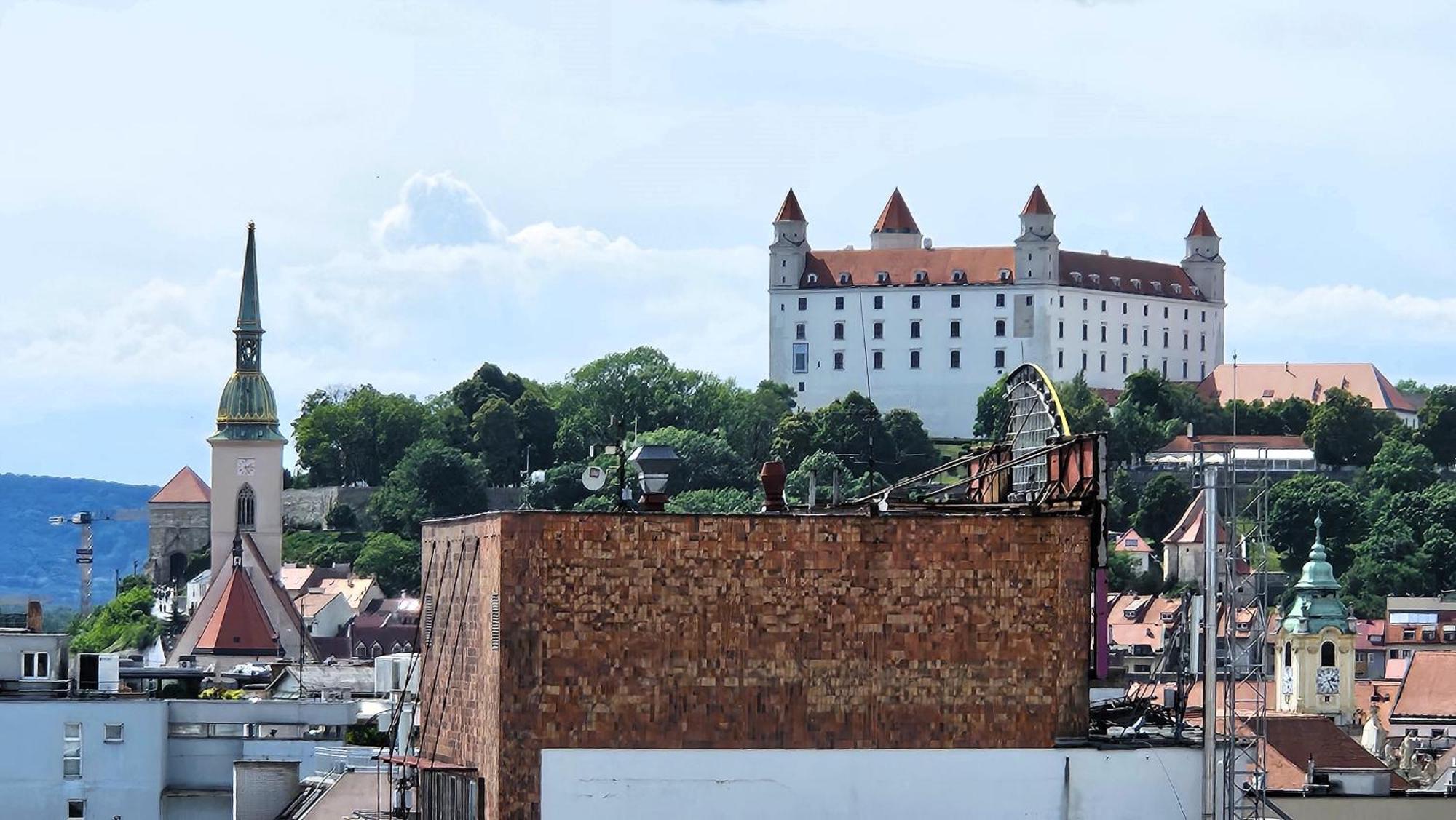 Panorama View Design Apt In Old Town - Free Parking ブラチスラヴァ エクステリア 写真