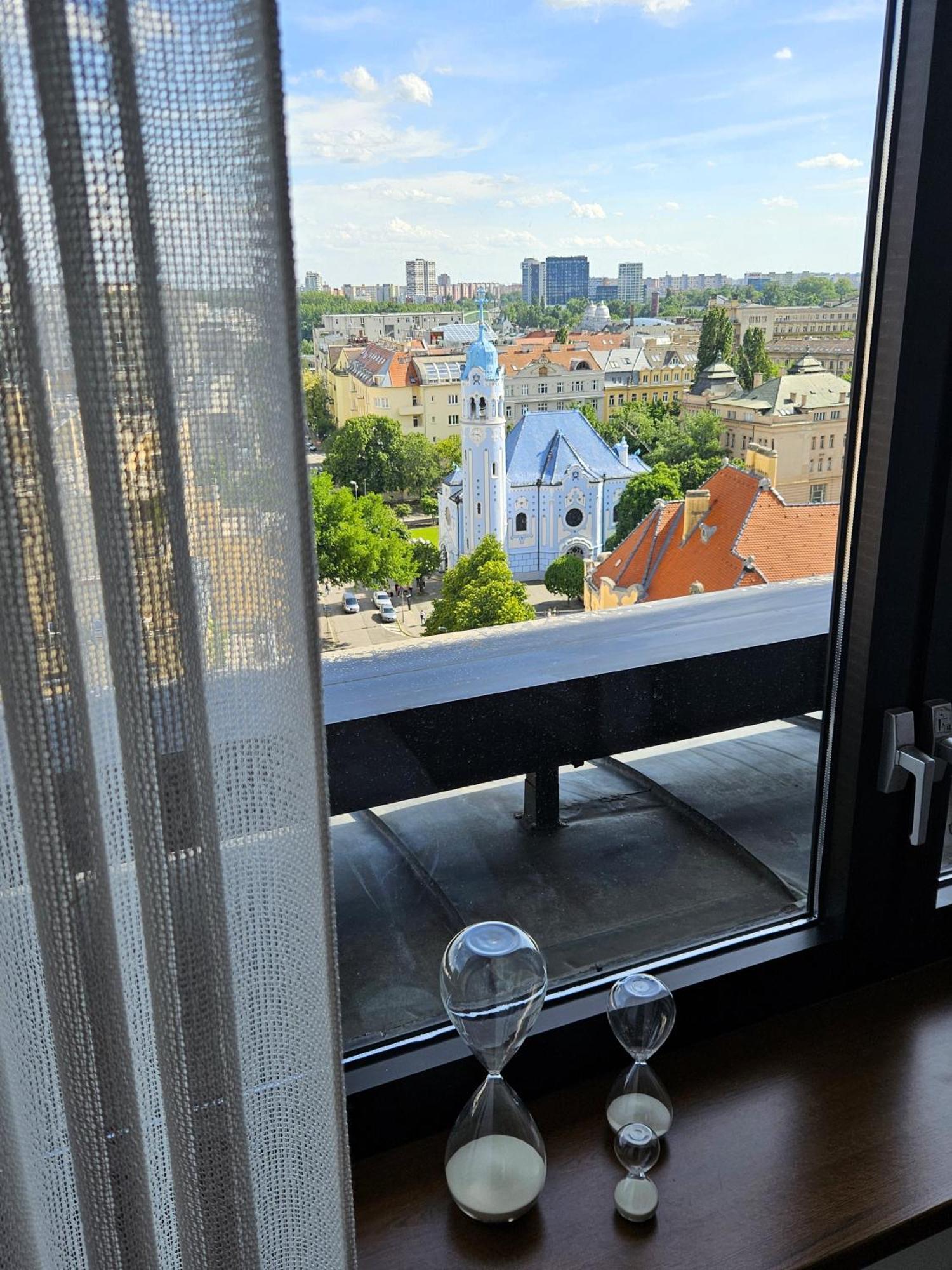 Panorama View Design Apt In Old Town - Free Parking ブラチスラヴァ エクステリア 写真