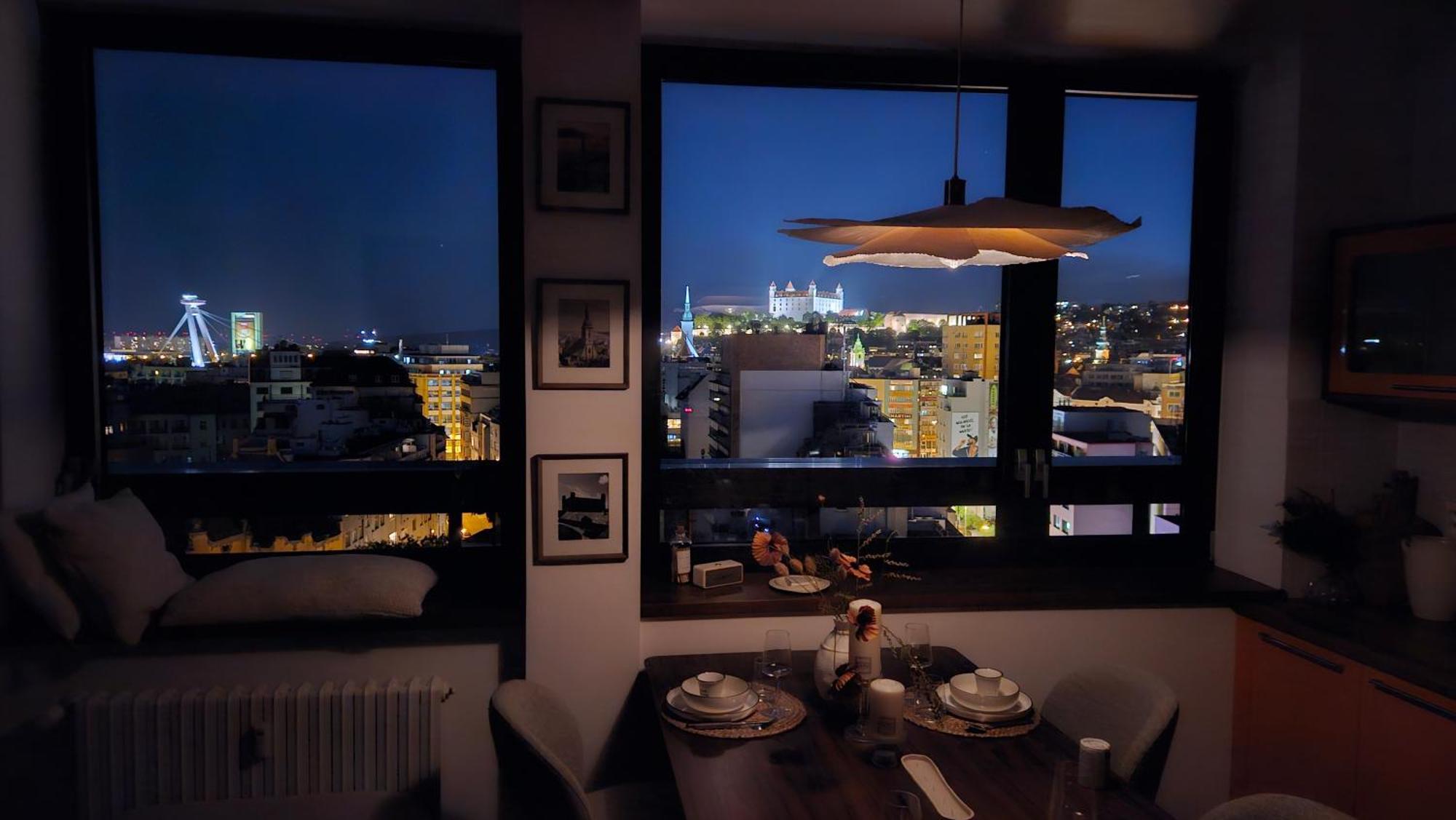 Panorama View Design Apt In Old Town - Free Parking ブラチスラヴァ エクステリア 写真