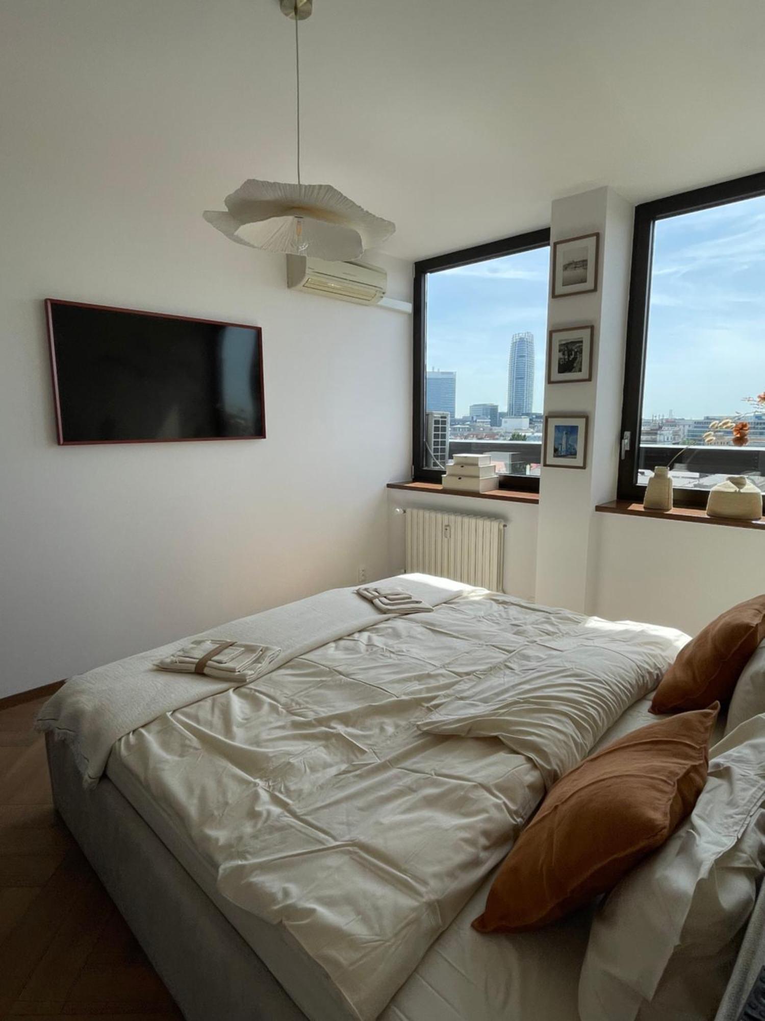 Panorama View Design Apt In Old Town - Free Parking ブラチスラヴァ エクステリア 写真