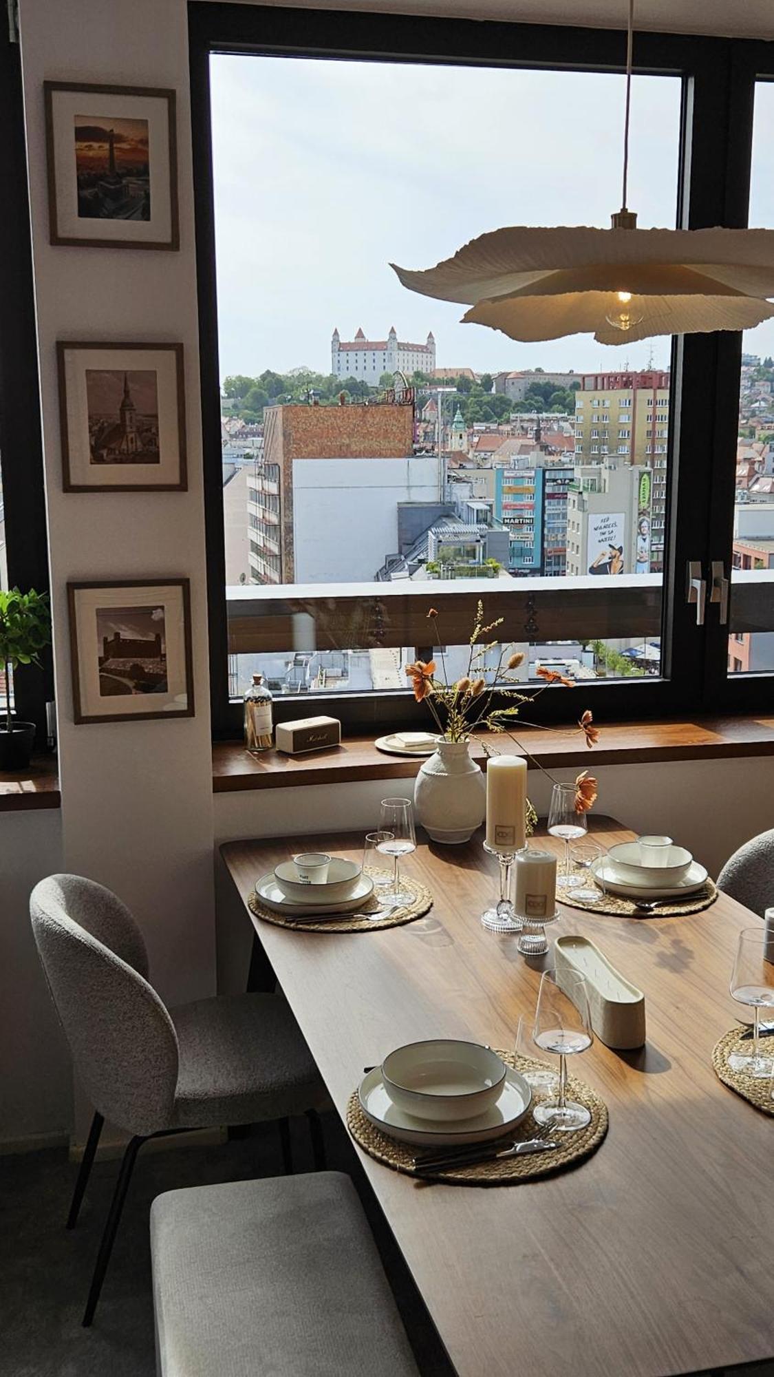 Panorama View Design Apt In Old Town - Free Parking ブラチスラヴァ エクステリア 写真